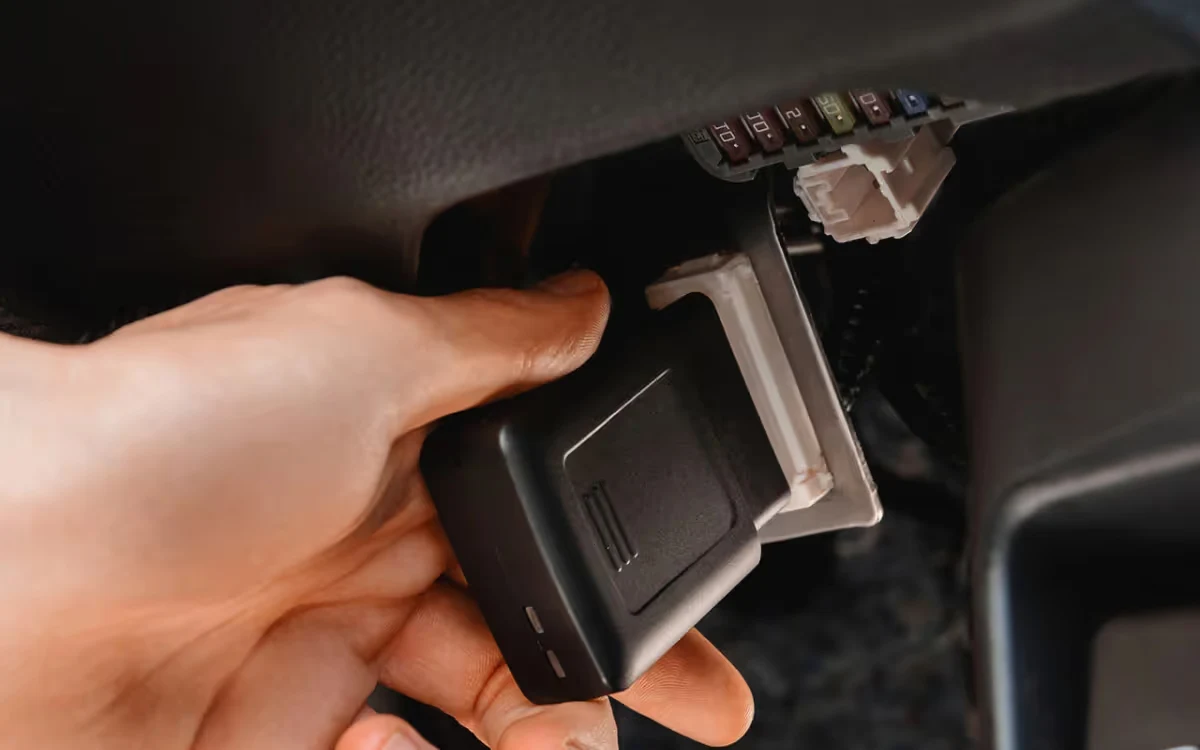Example of plugging an OBD tracker into a vehicle port