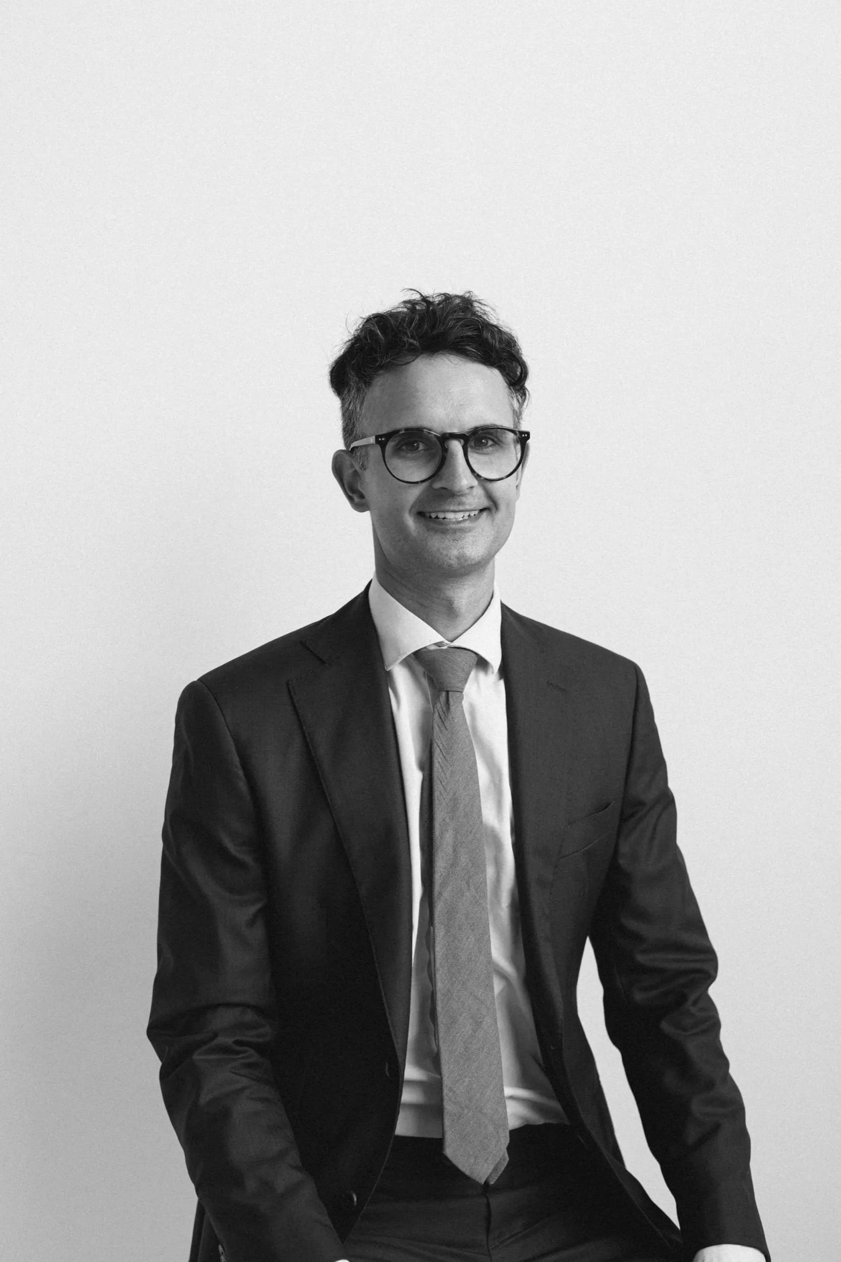 Dr Raj Narulla, orthopaedic surgeon at Sutherland FAST, seated portrait