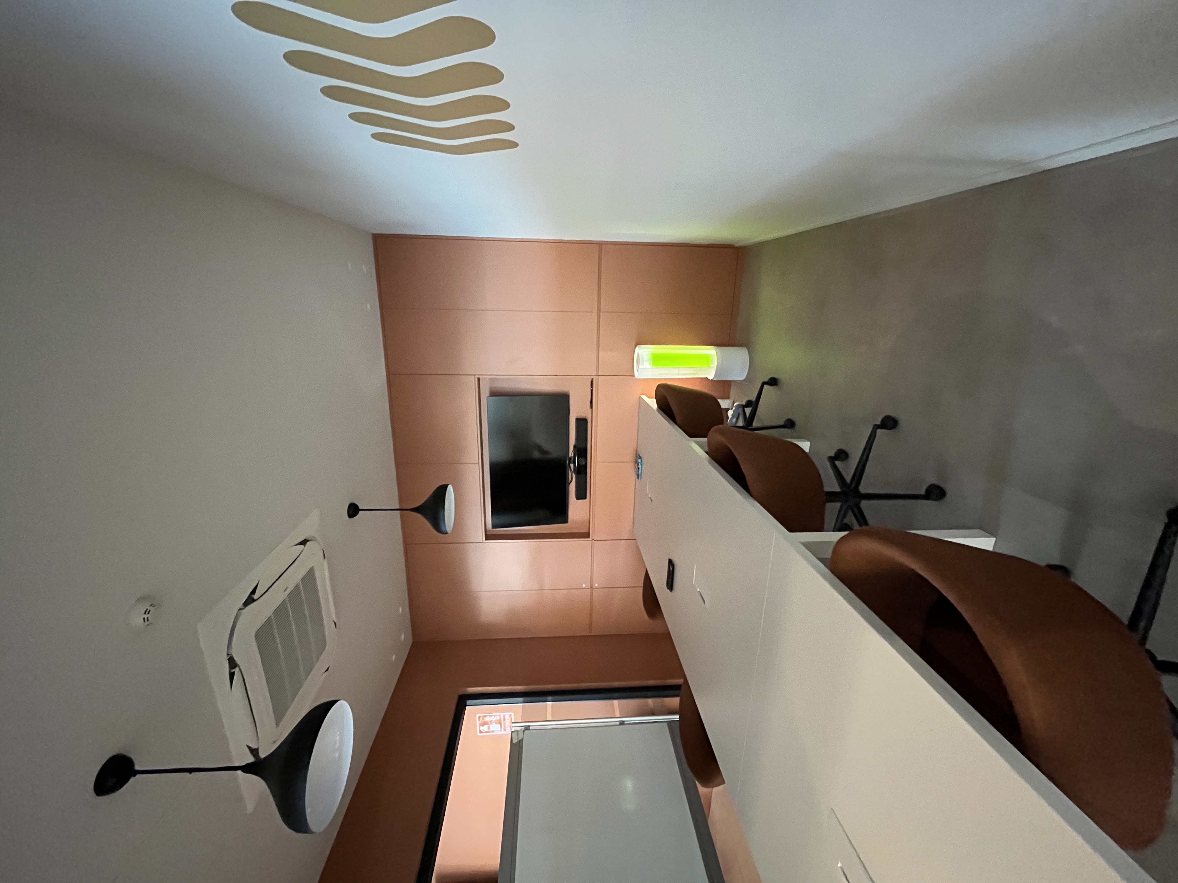 [background image] inviting frontoffice space (for a preschools & daycare)