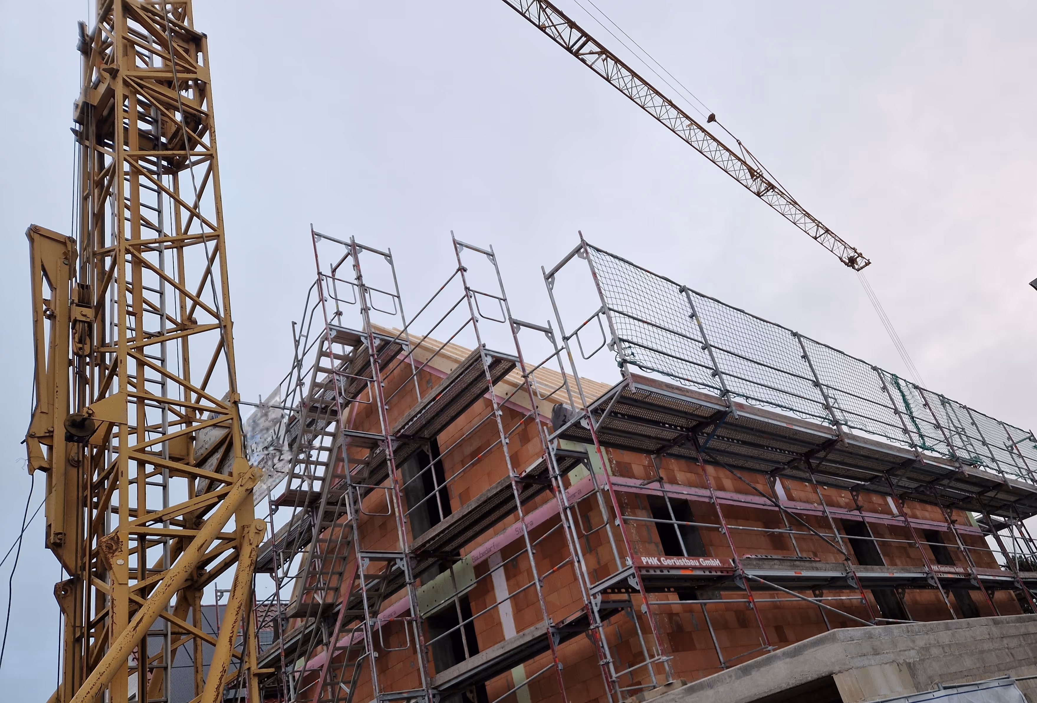 Gebäudesanierung mit Fassadengerüst – Statik im Bestand, Nachweise und Planung für Umbau