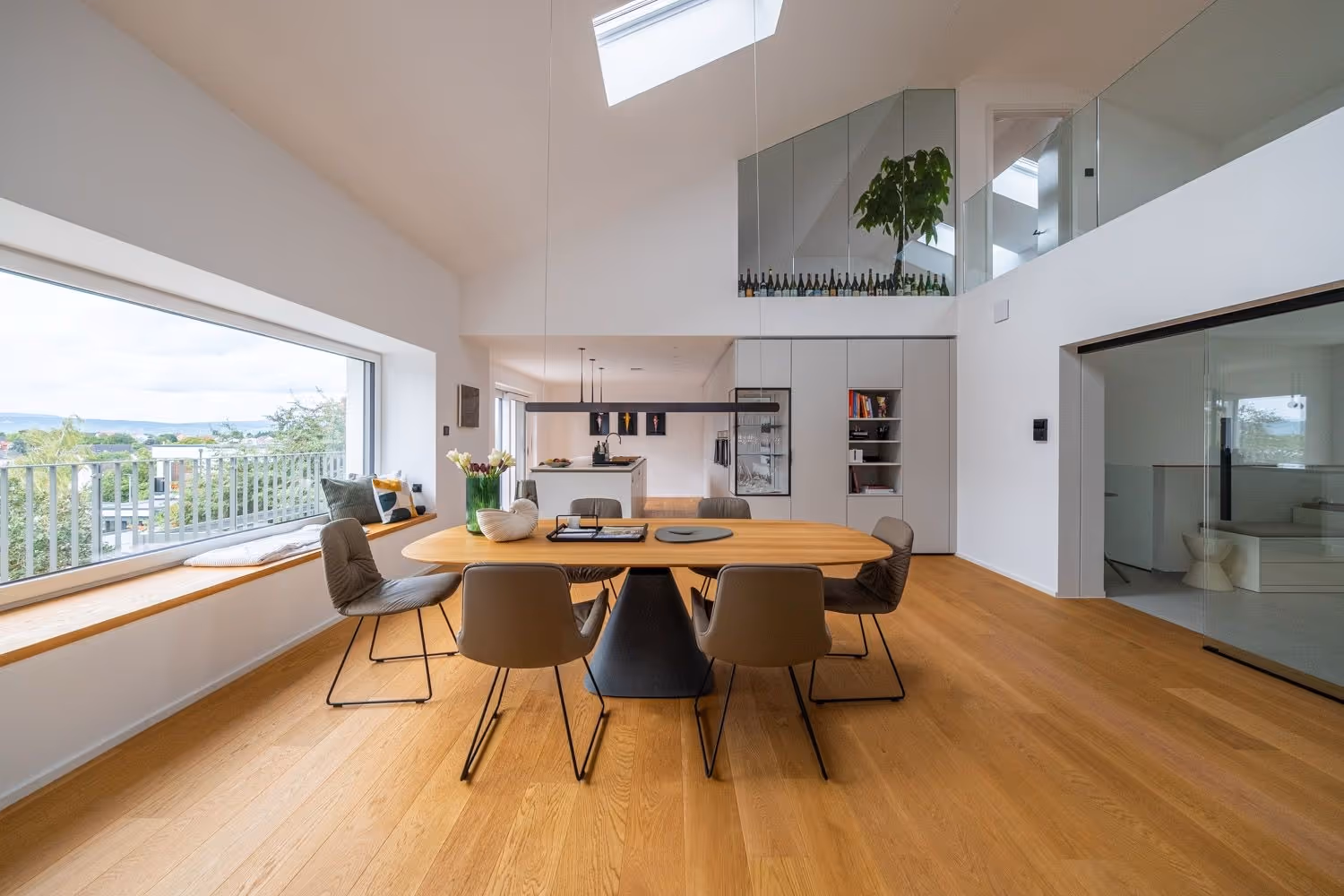 Offener Wohn-/Essbereich in Gau-Algesheim mit großen Fensterflächen – Planung und Statik