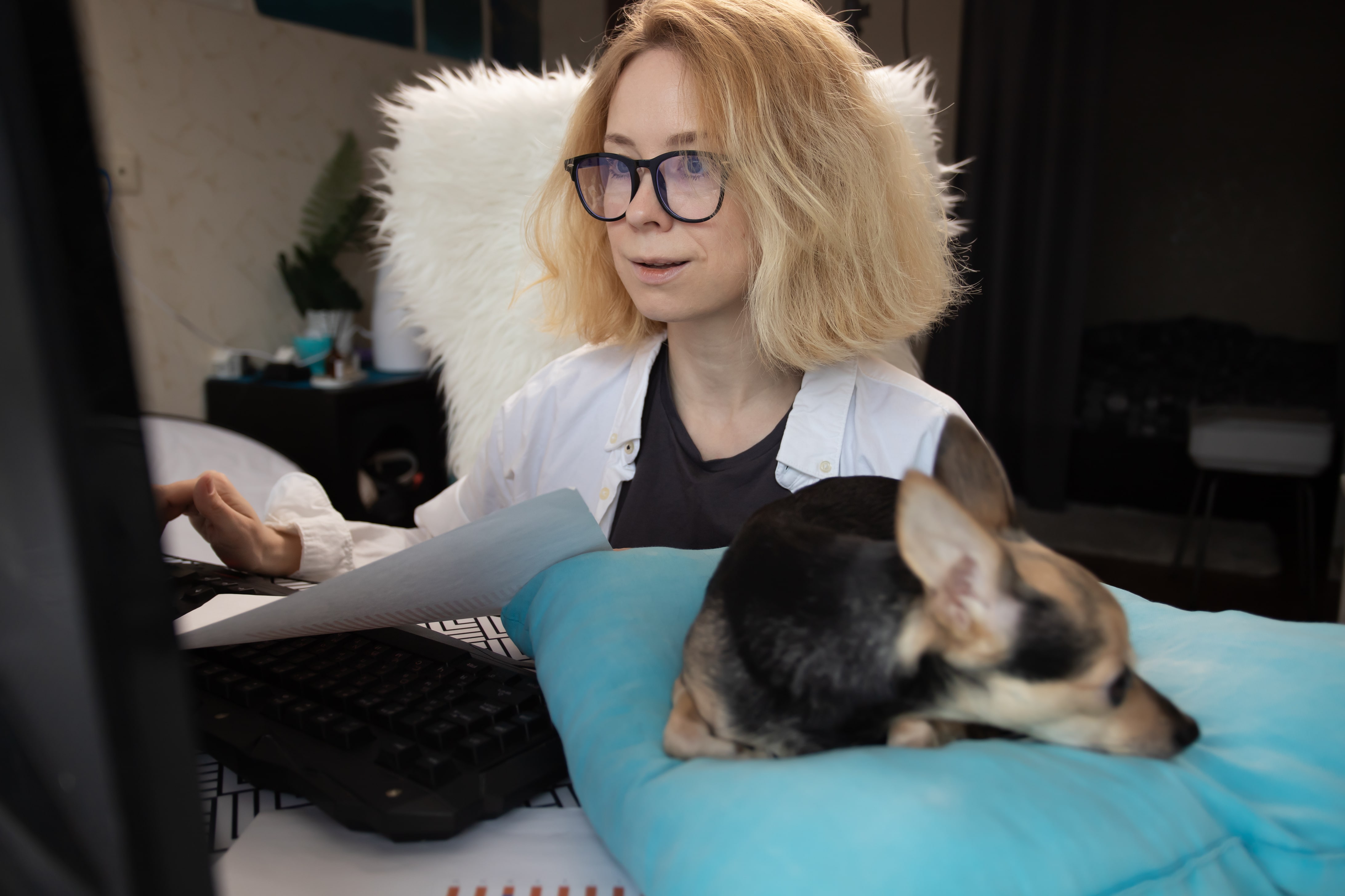 Lawyer helping client with commercial lease agreement