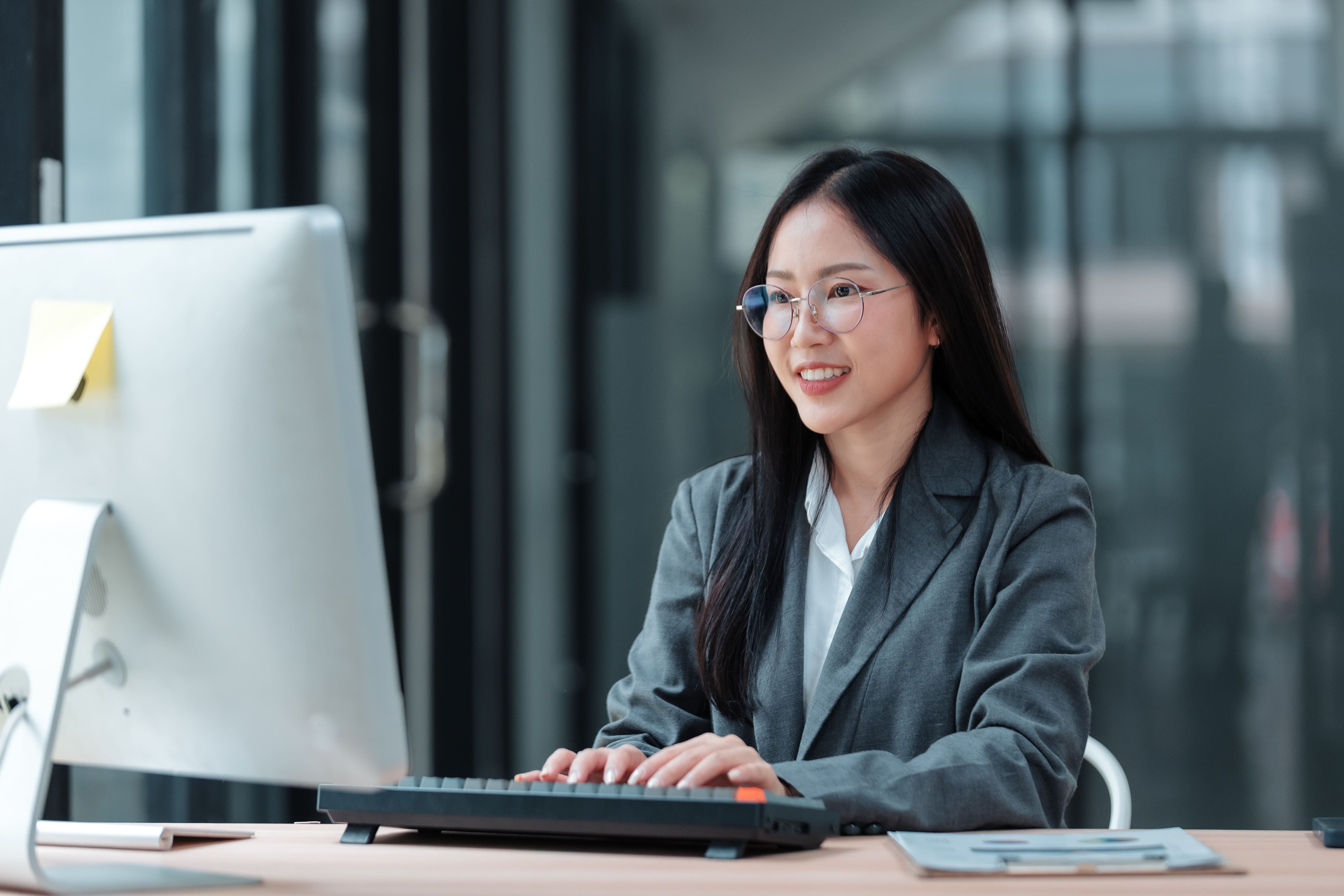 Lawyer helping client with statement of work (sow)