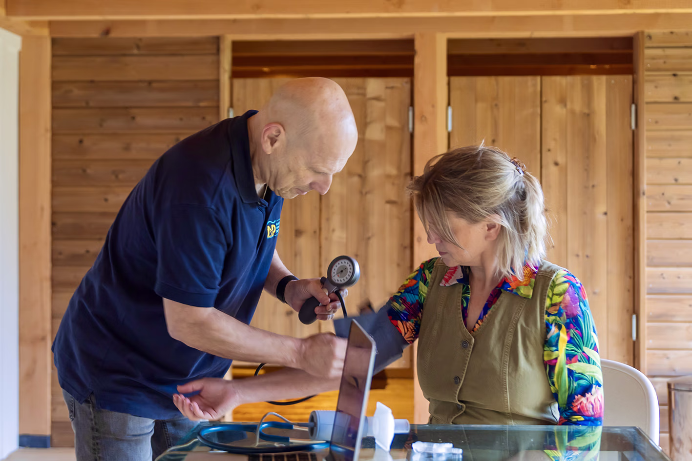 Duiker met hoge bloeddruk, gezondheidsrisico’s en veiligheid tijdens het duiken