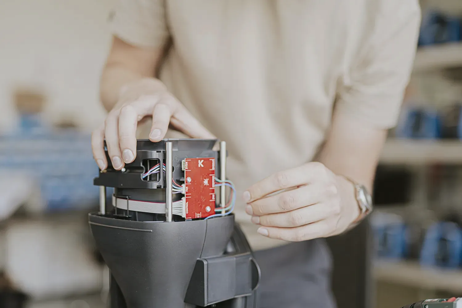 Productassemblage en prototyping in de werkplaats van Lencon