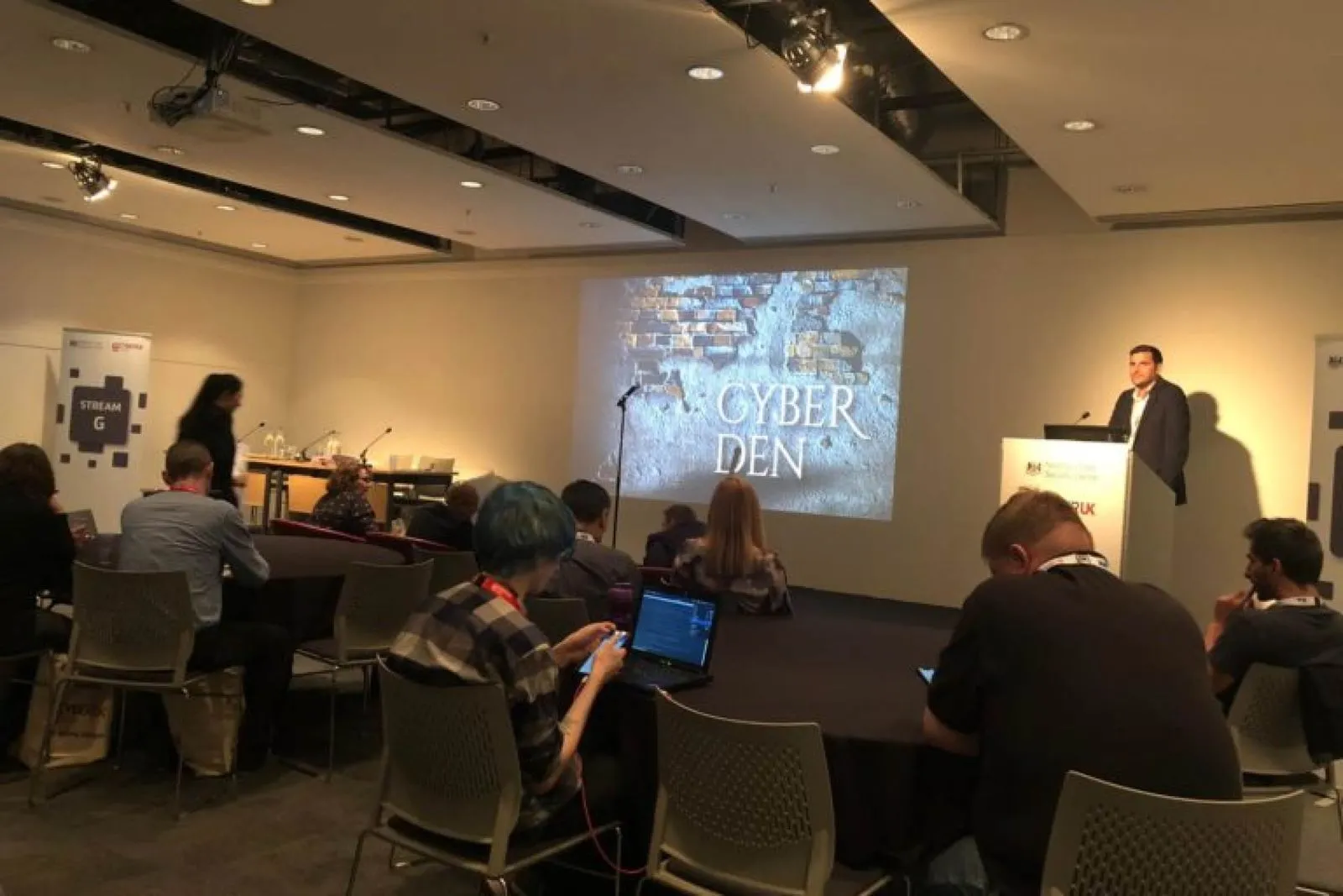 CyberDen - Cyber entrepreneurs compete in front of ‘Dragons’