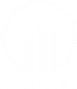 Logotipo blanco de Katueté con fondo transparente, con un diseño circular y texto debajo.