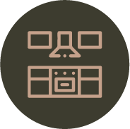 Icono de cocina equipada con estufa, extractor y gabinetes.