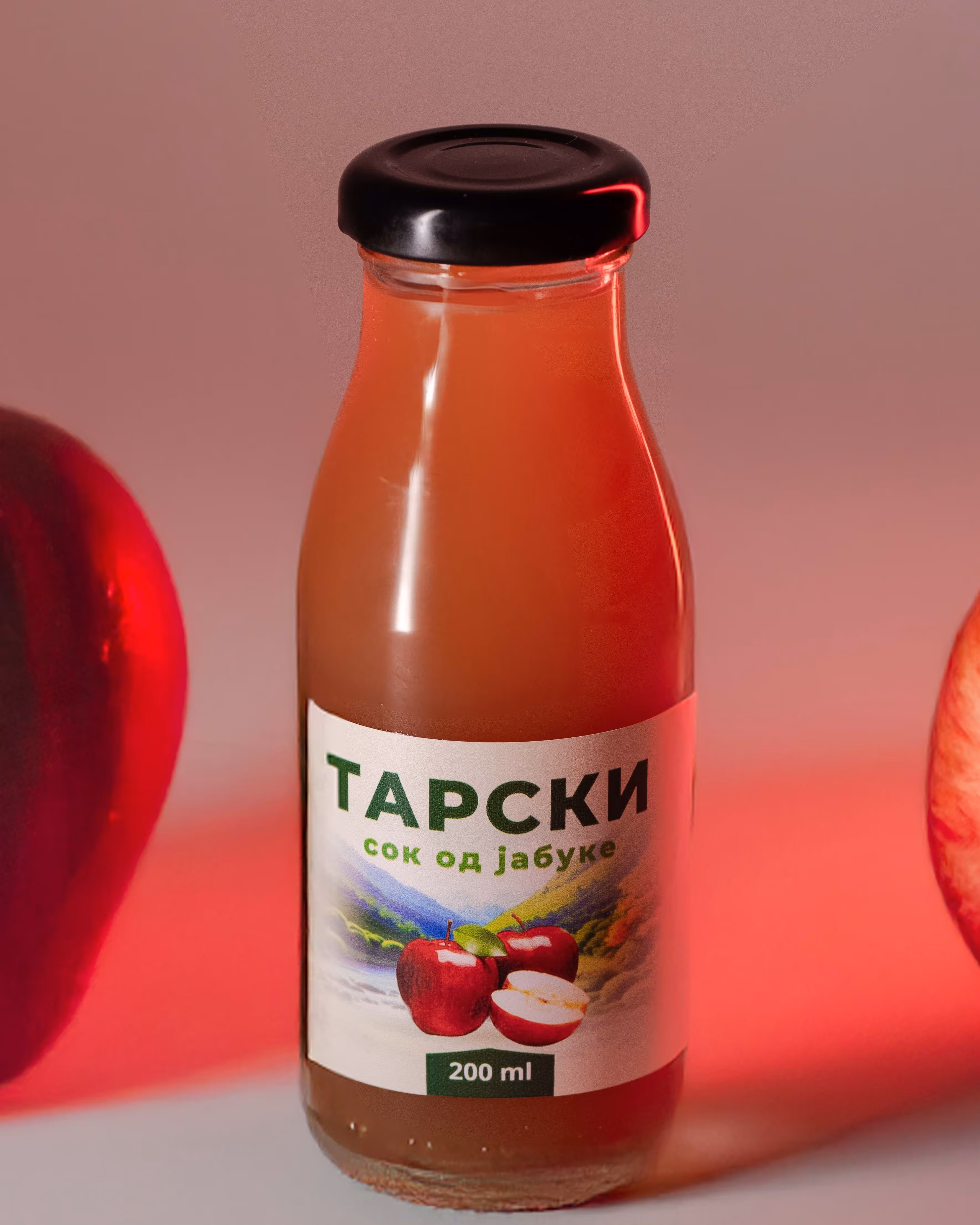 Tarski sok od jabuke u staklenoj ambalaži od 200ml.