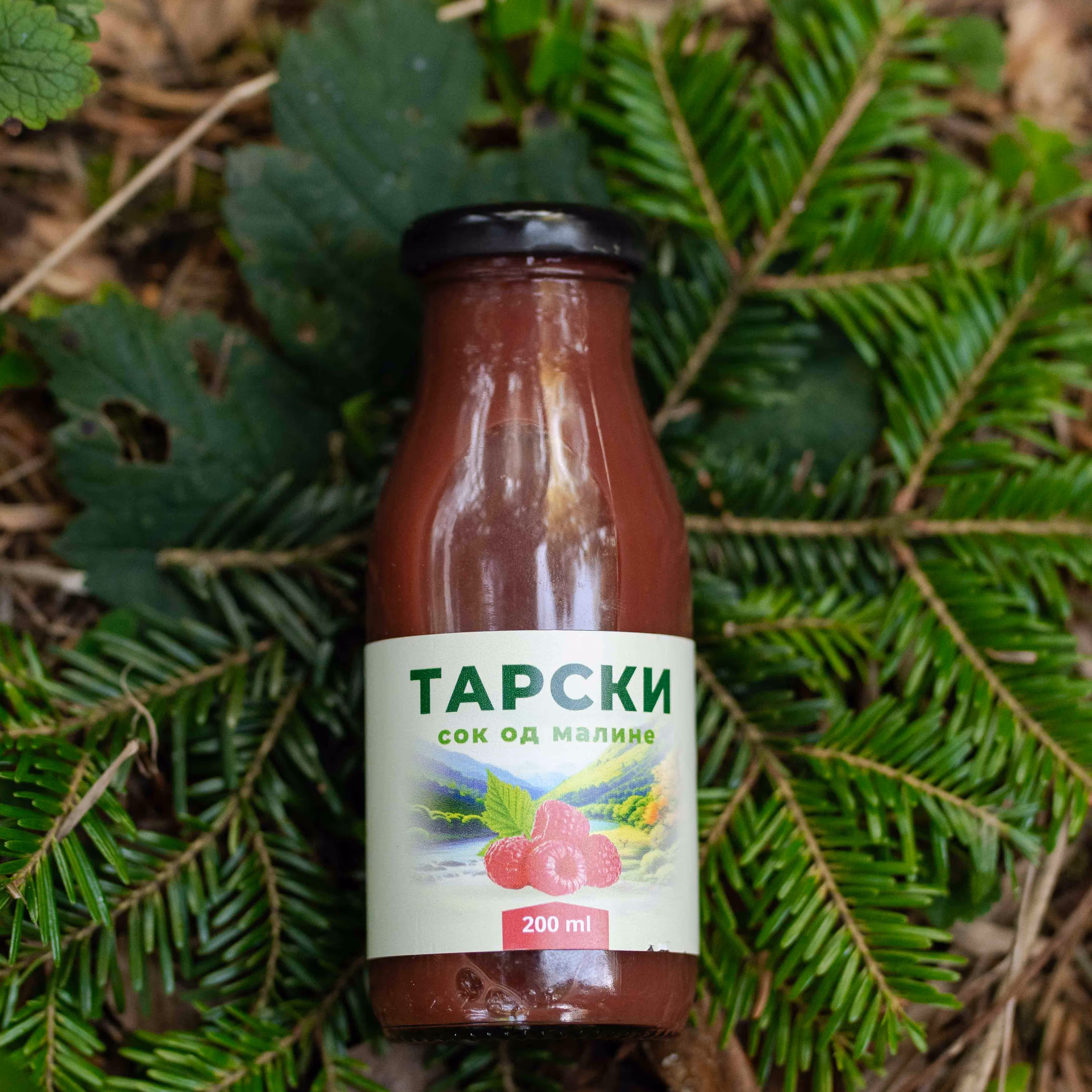 Prirodni tarski sok od jagode u staklenoj ambalazi od 200ml, fino zapakovan u neodoljivoj prirodi