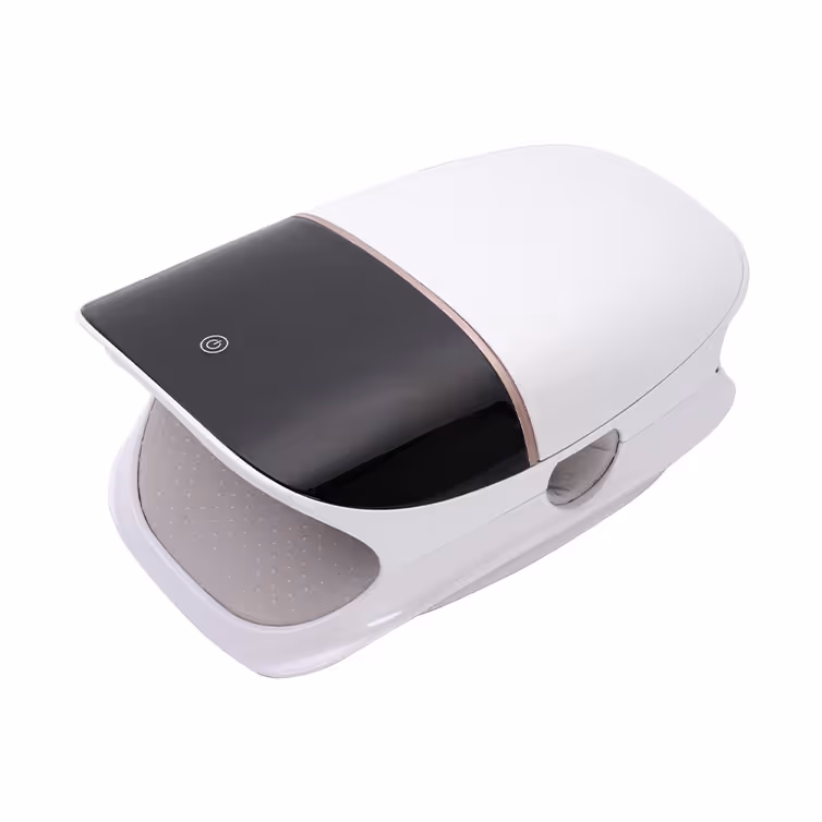 Dispositivo blanco y negro para masaje o cuidado de manos con control táctil.