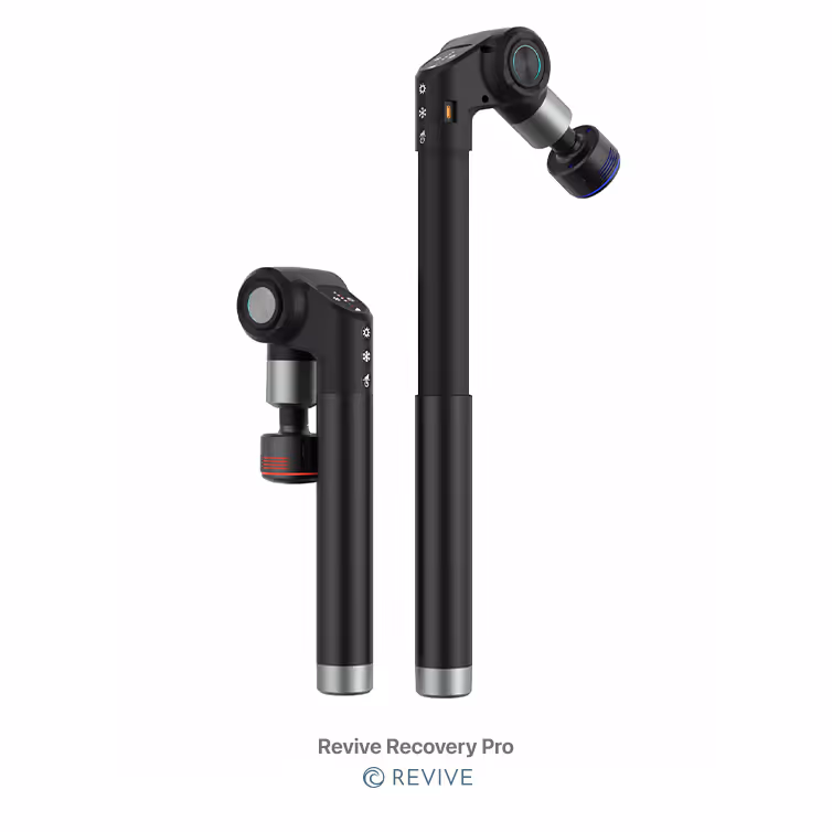 Dos dispositivos negros de masaje de percusión Revive Recovery Pro, uno compacto y otro extendido.