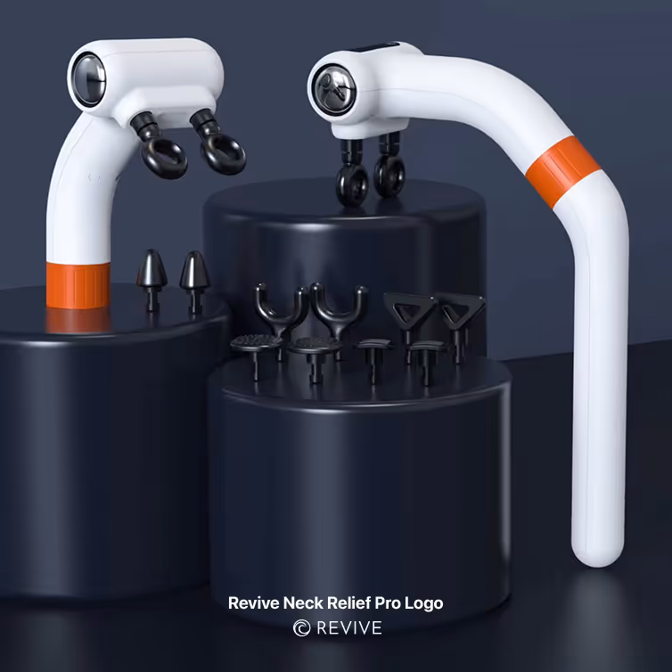 Dispositivos de masaje blanco con detalles negros y naranja, con cabezales intercambiables, sobre plataformas negras cilíndricas.