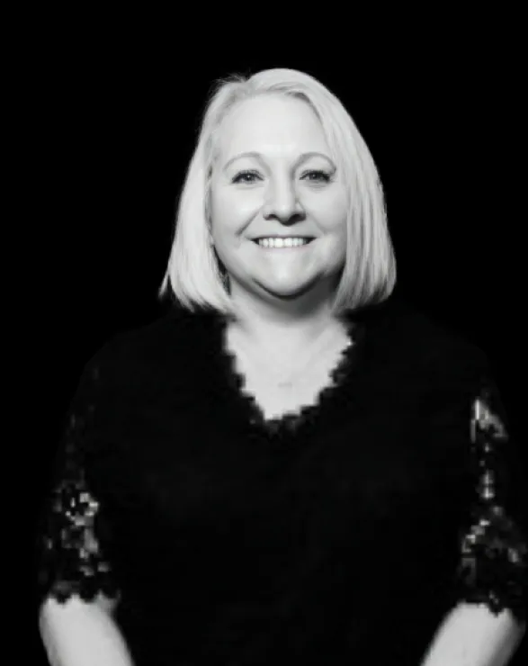 photo of leigh bacon