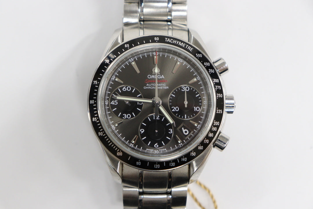 Omega Speedmaster Date 323.30.40.40.06.001  Gris Noir Acier inoxydable