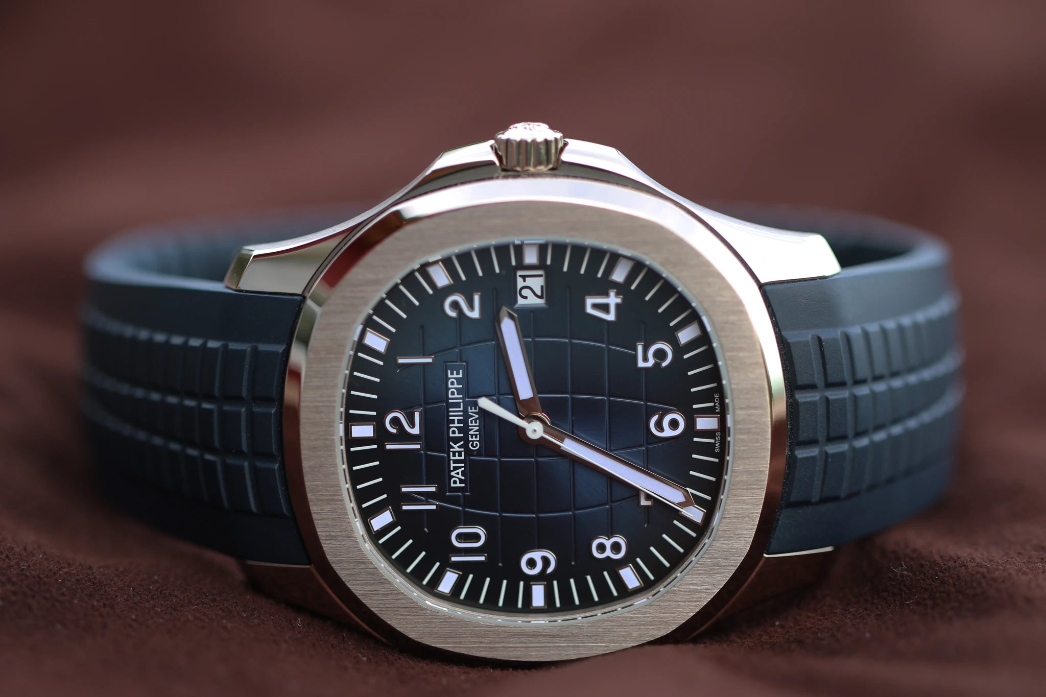Patek Philippe Aquanaut 5168G-001 2018 Blau-Schwarz-Verlauf Weißgold