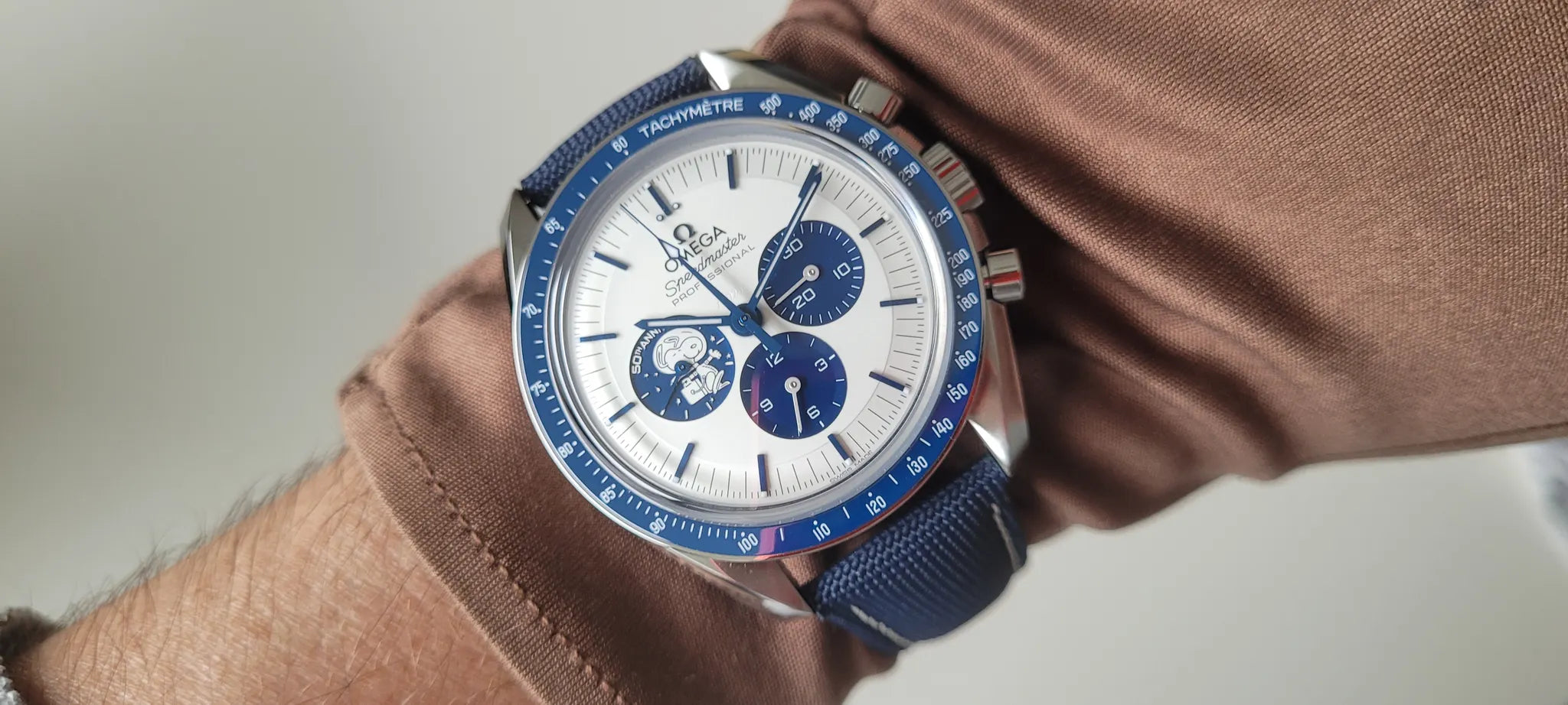 Omega Speedmaster Moonwatch Coaxial Master Chronometer Argent Snoopy Award 310.32.42.50.02.001 2024