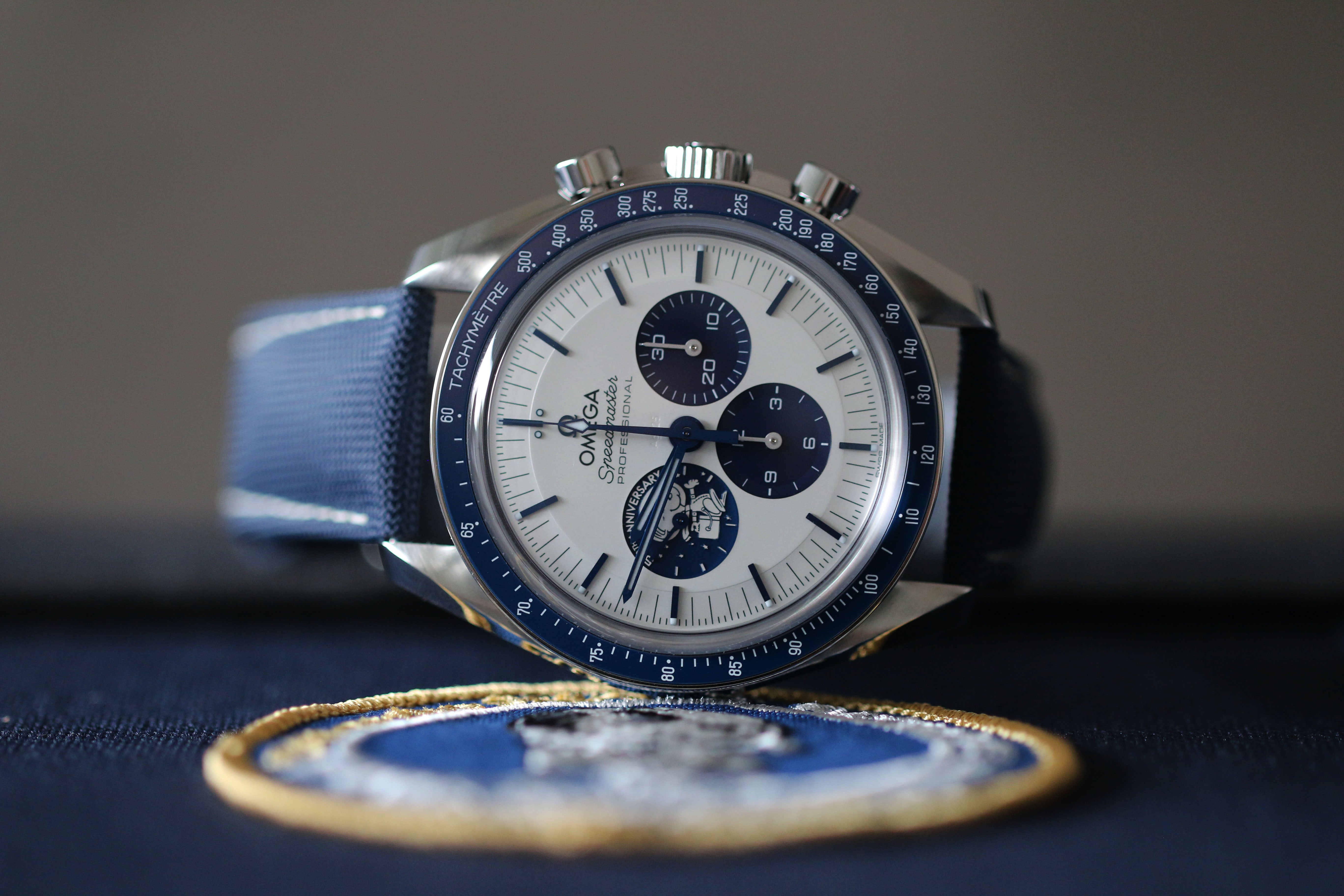 Omega Speedmaster Moonwatch Snoopy Award 310.32.42.50.02.001 2023