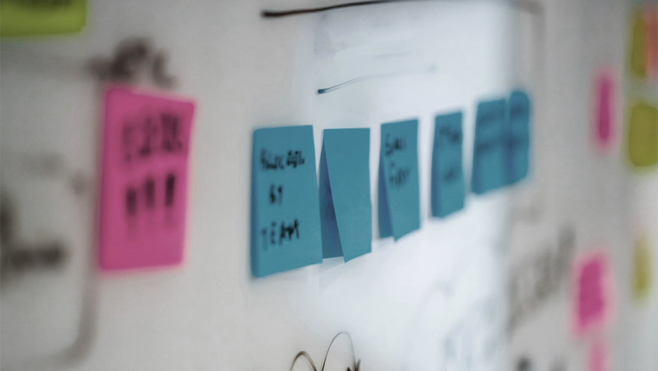 Whiteboard mit Post its - eine Workshop Situation