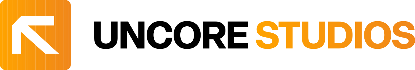 Brandet logo for Kickback Studios med et orange firkantet ikon og teksten Kickback Studios i sort og orange.