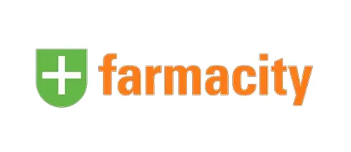 Logotipo de Farmacity con un escudo verde y una cruz blanca al lado del nombre en letras naranjas.