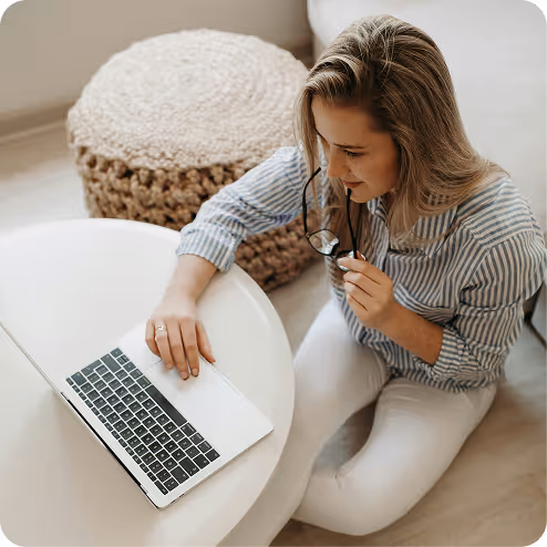 une entrepreneuse en réflexion