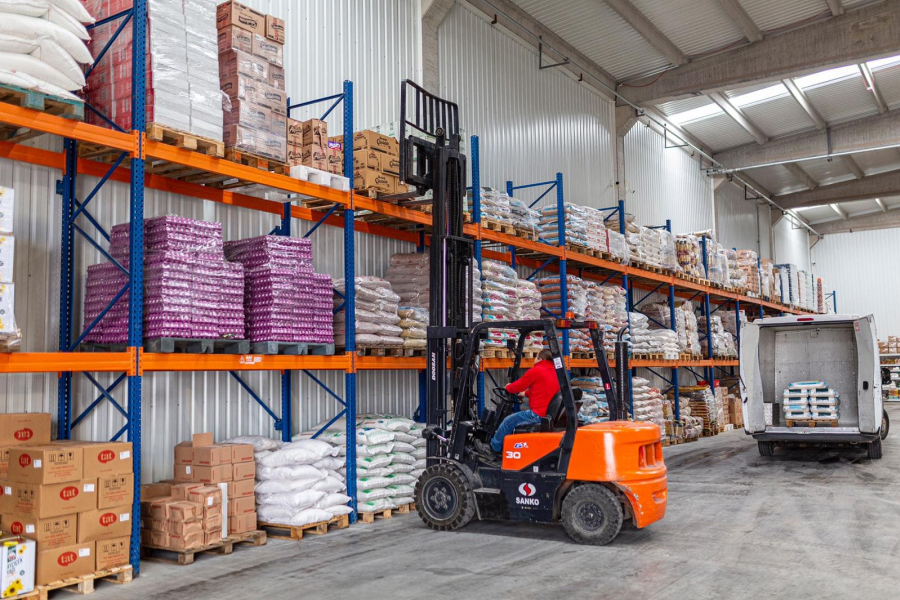 image of unique dish preparation (for a fine dining restaurant)