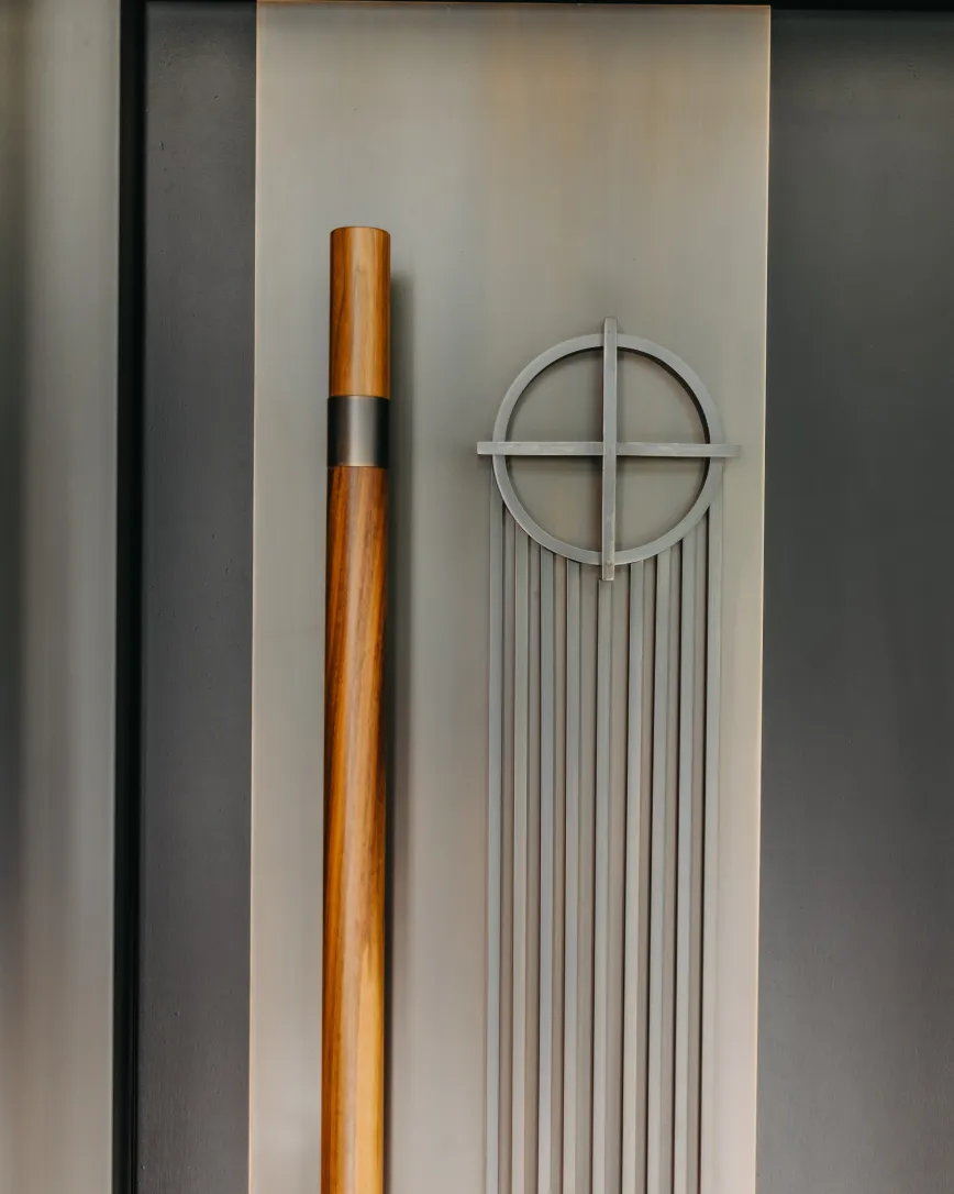 Bela sigurnosna vrata sa svetlim dizajnom i pouzdanom zaštitom