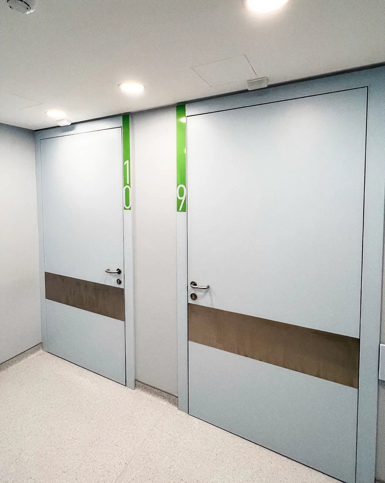 Bela bolnička vrata sa antibakterijskim premazom za higijenske prostore