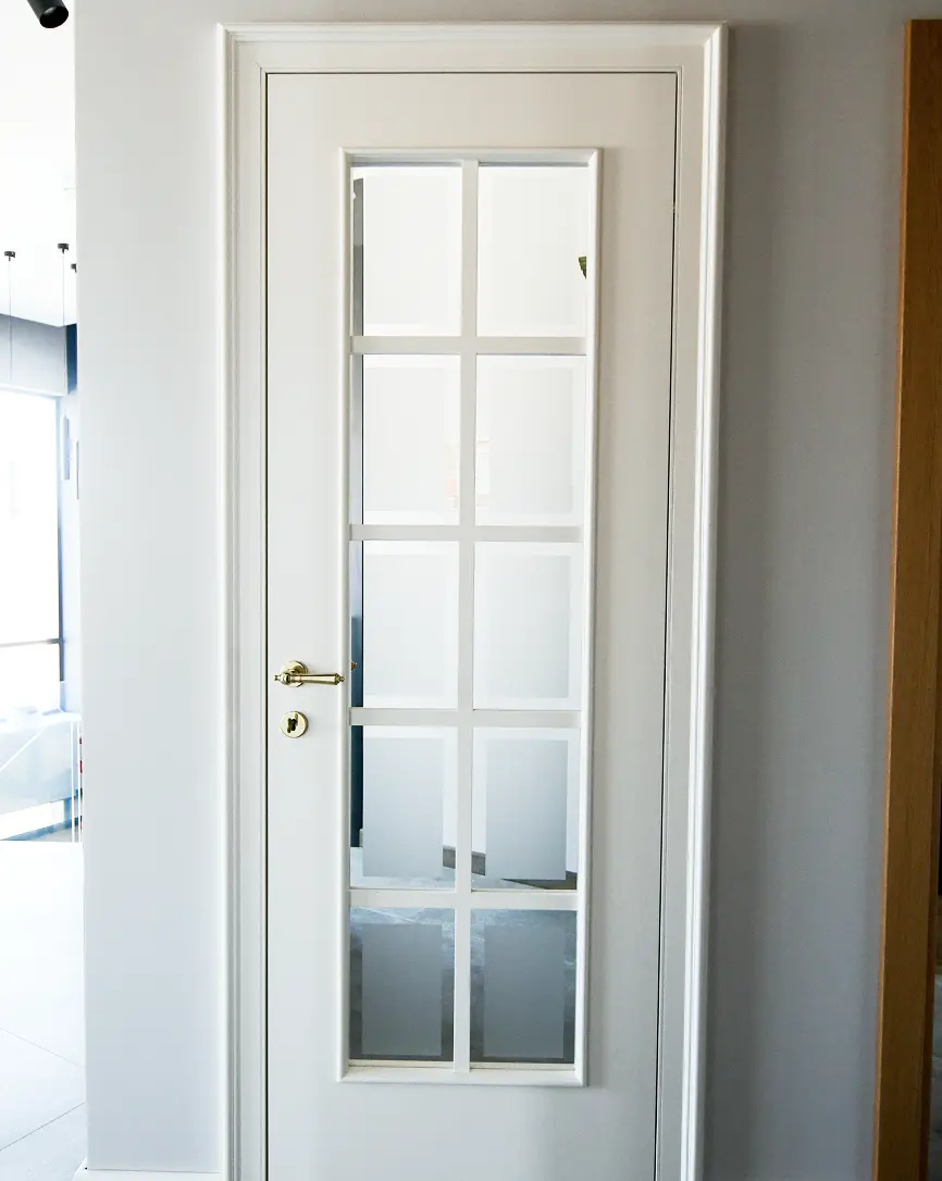 Bela staklena dvokrilna vrata sa kaljenim staklom za prošireni prostor