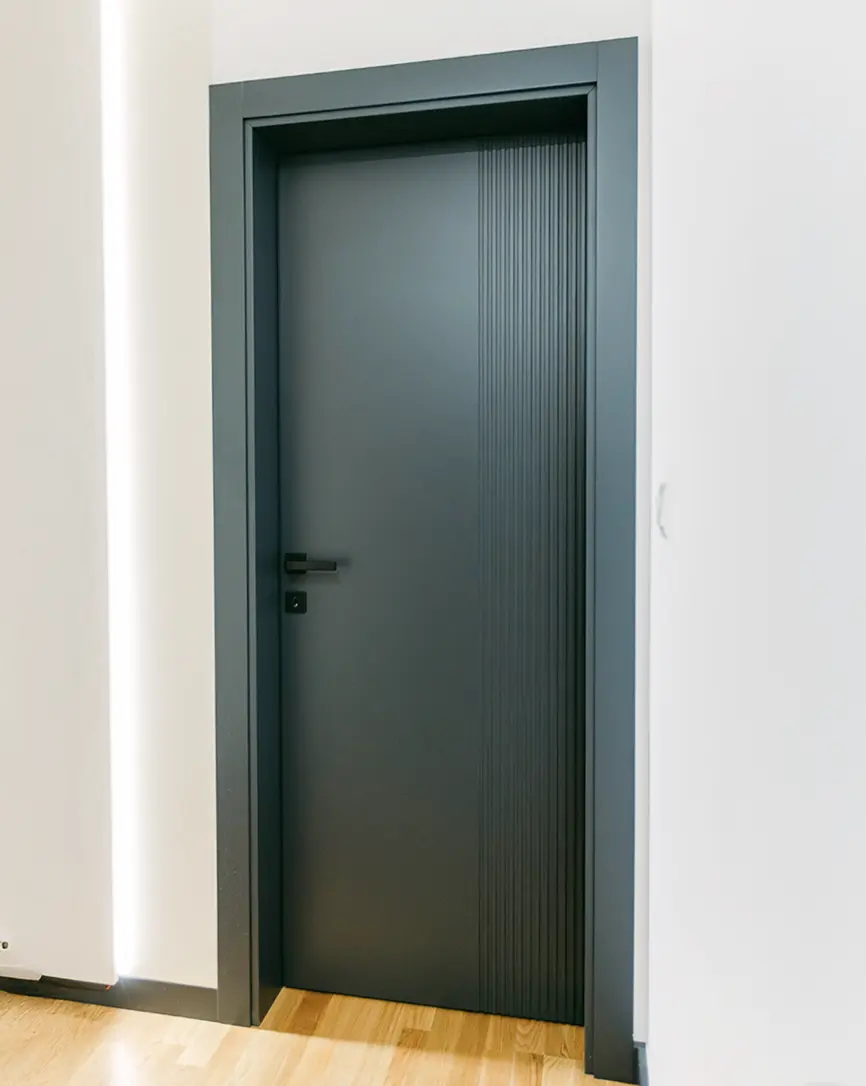 Moderna zelena vrata sa svežom bojom i minimalističkim okviriom