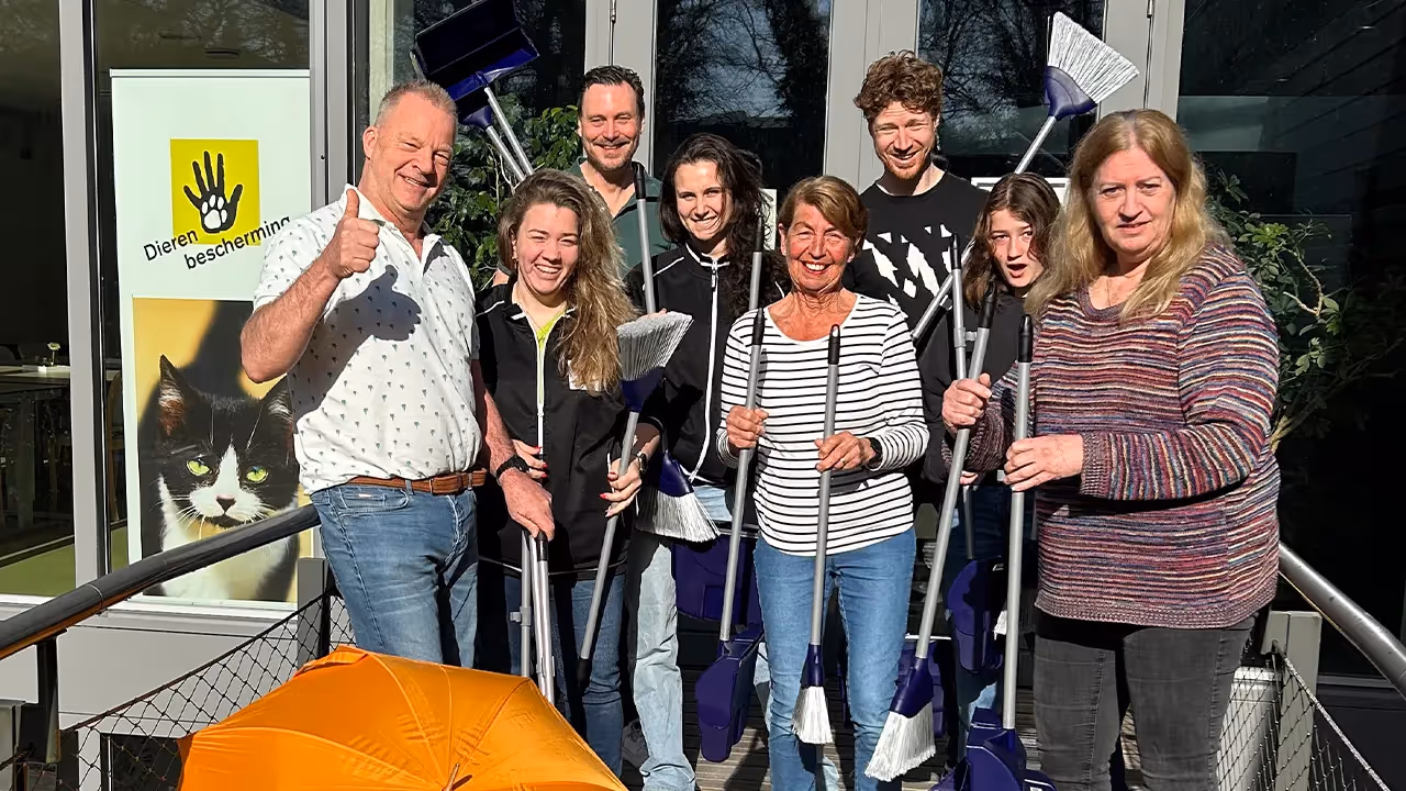 Donatie hotelvegers aan DBCA asito impuls
