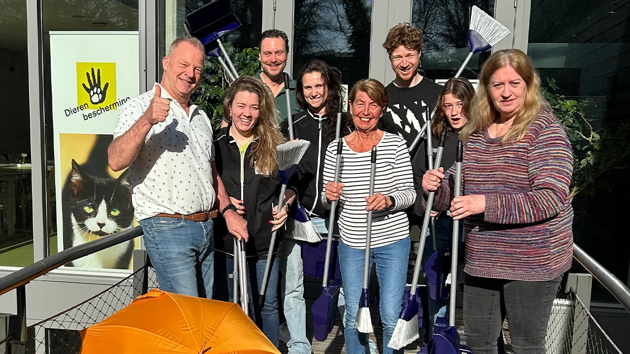 Donatie hotelvegers aan DBCA asito impuls