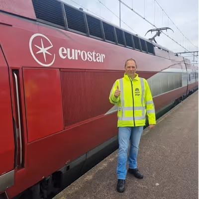 Richard Turk voor een Eurostar trein