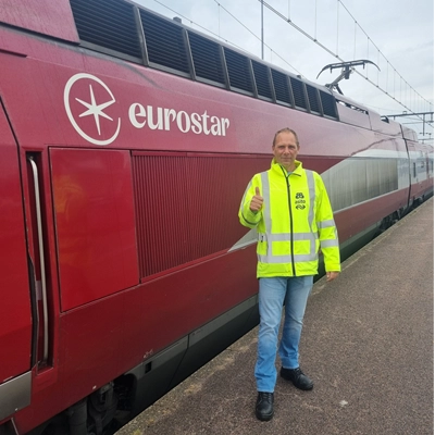 Richard Turk voor een Eurostar trein