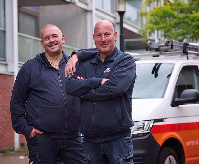 Asito medewerkers van graffitireiniging