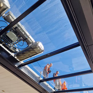 Slimmer schoon op stations: geslaagde pilots met glasrobots bij NS
