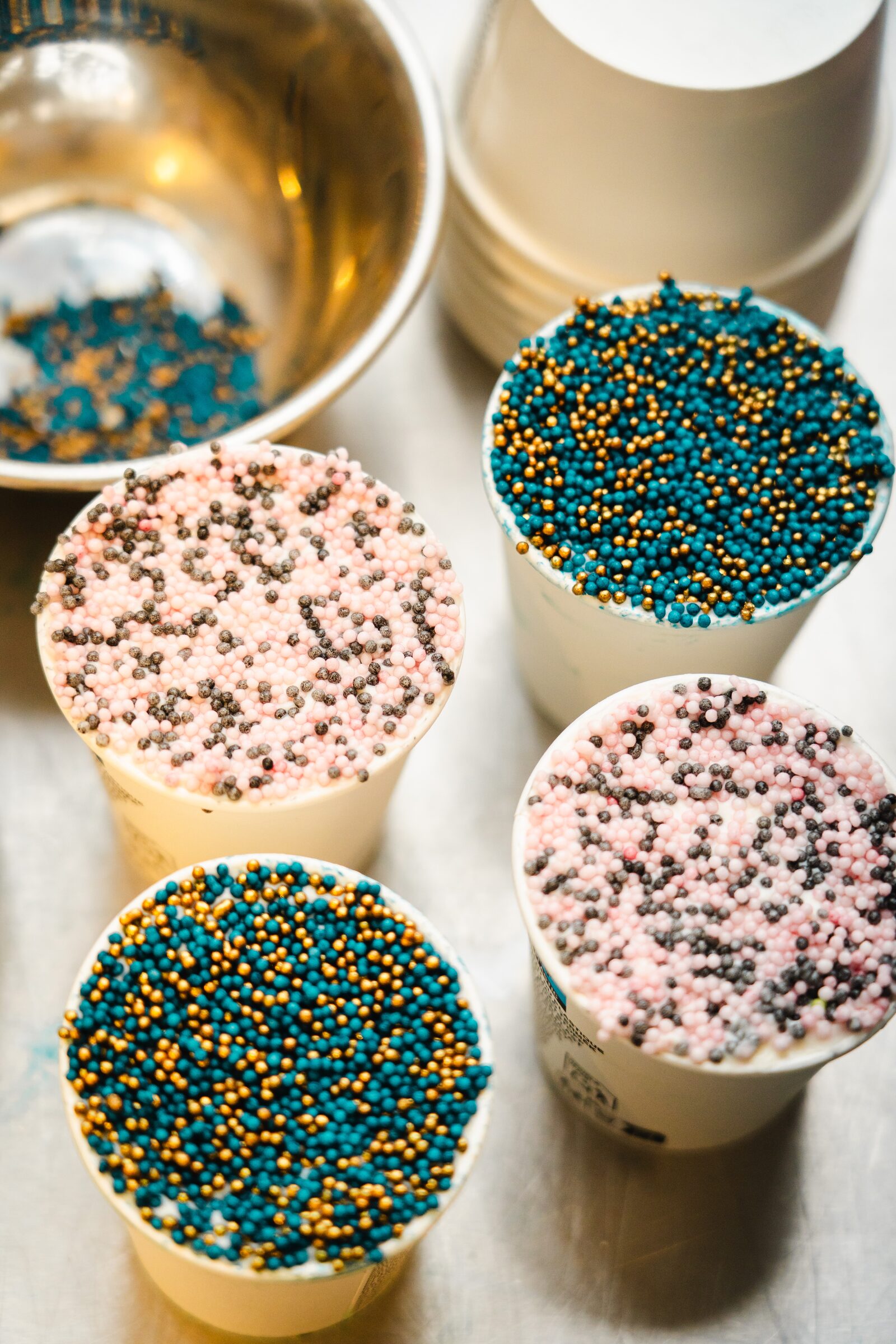 Matcha Drinks der Crumble Bar, vorbereitet für die Lieferung