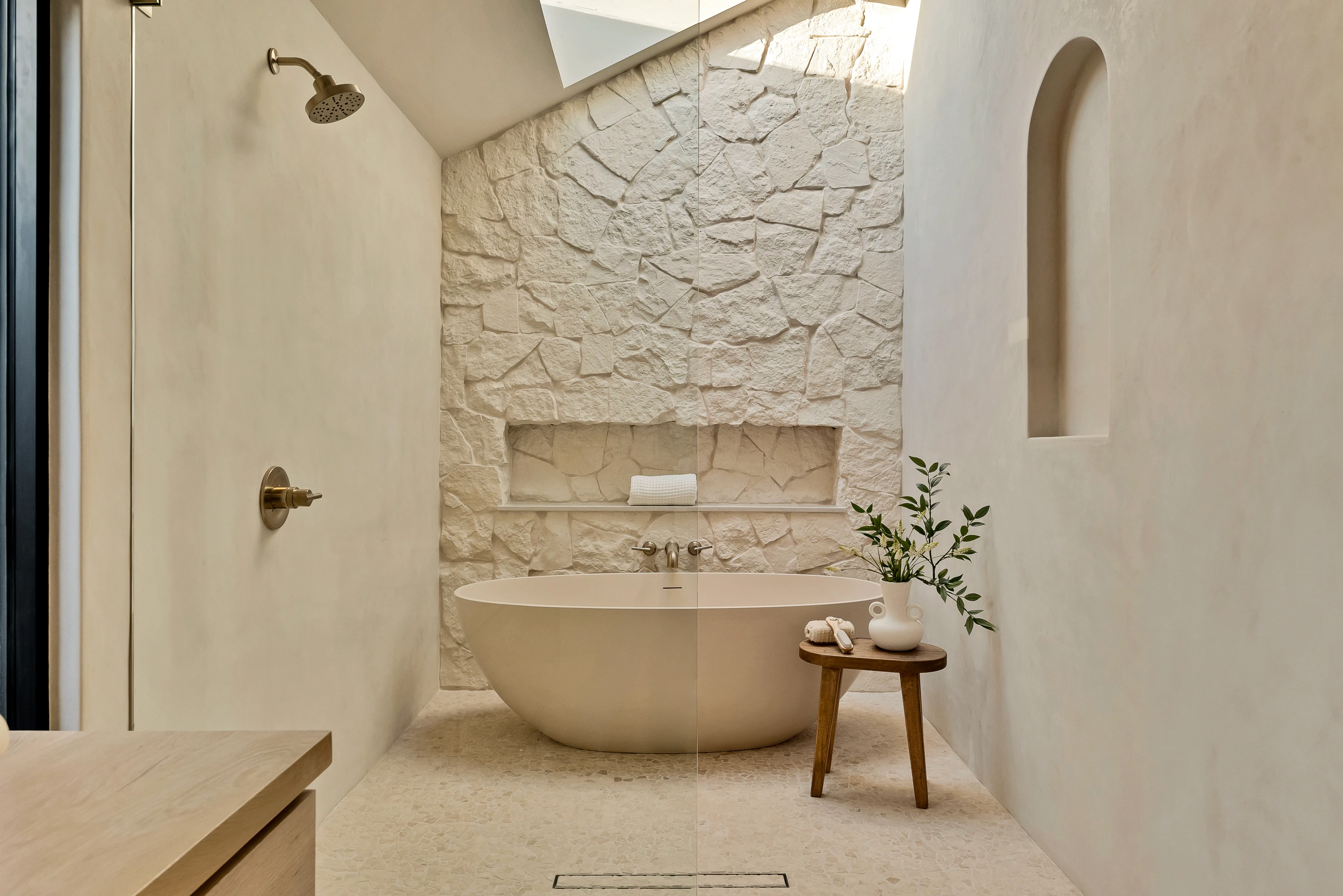 Transform Your Bathroom with Professional Cleaning for a Fresh, Spa-Like Feel