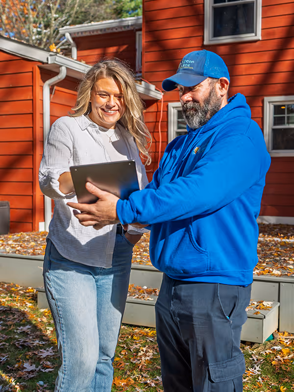 tech reviewing treatment plan with customer