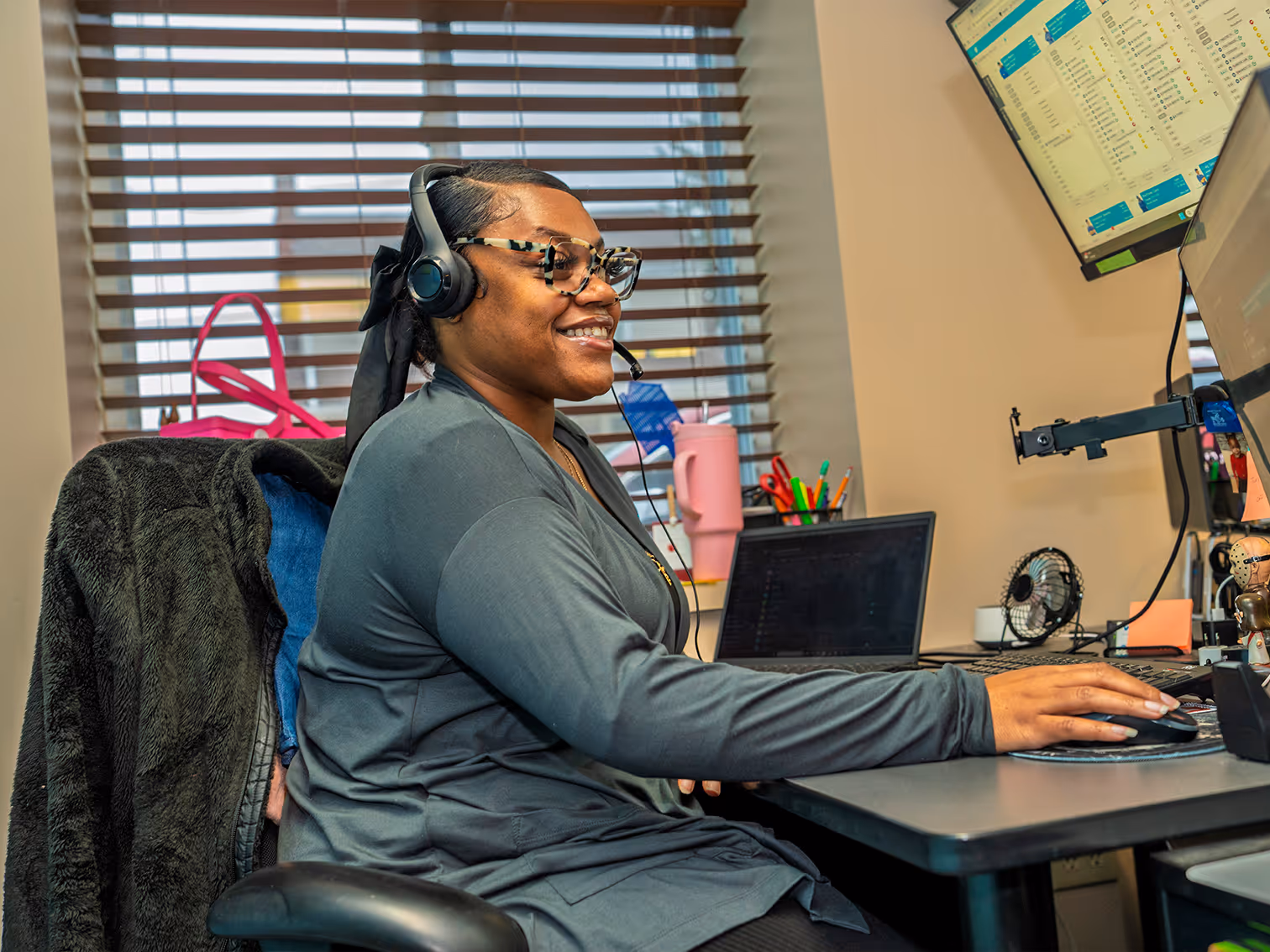 pest control office worker at epcon lane in akron