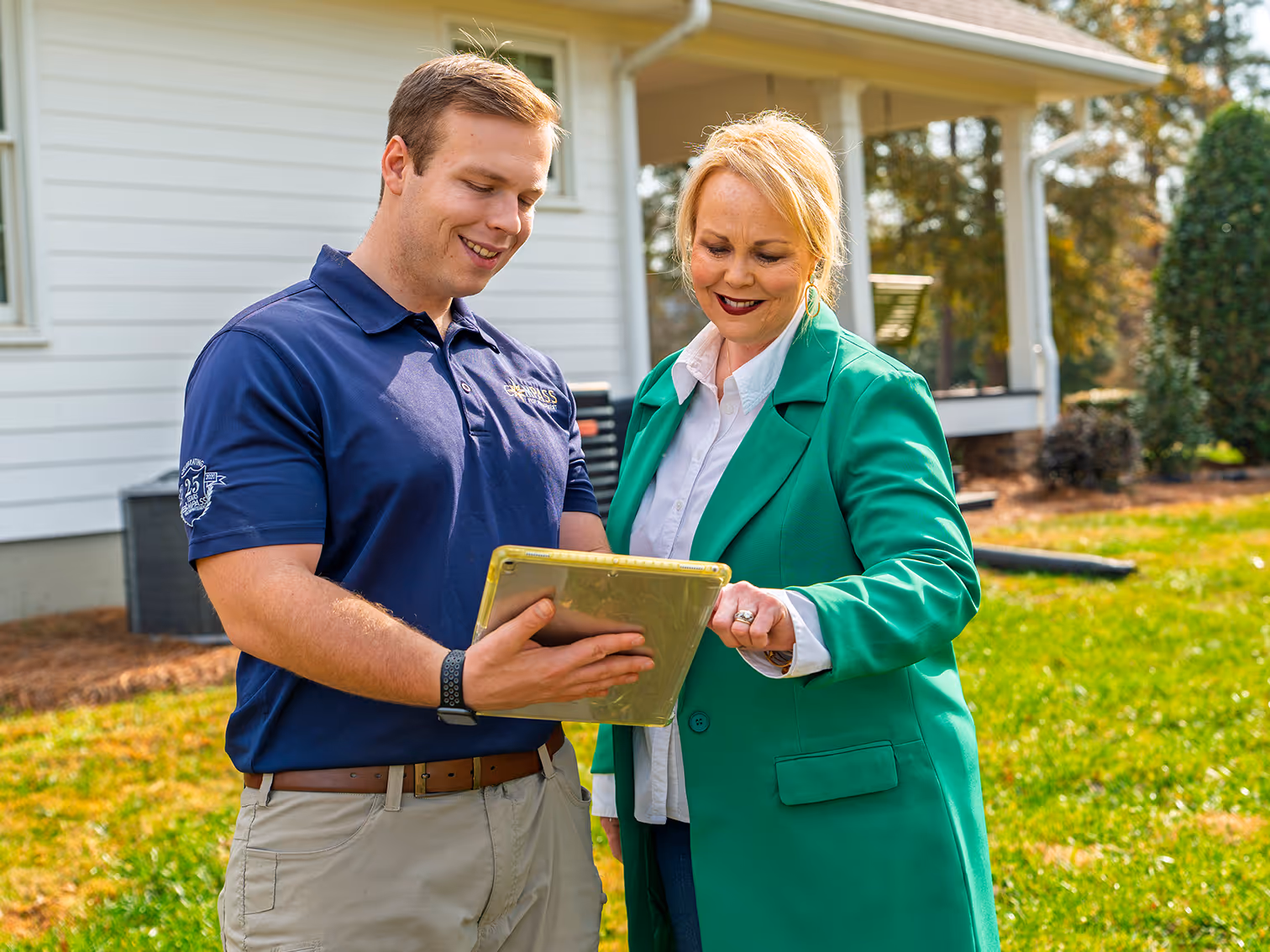 georgia pest control tech with a customer
