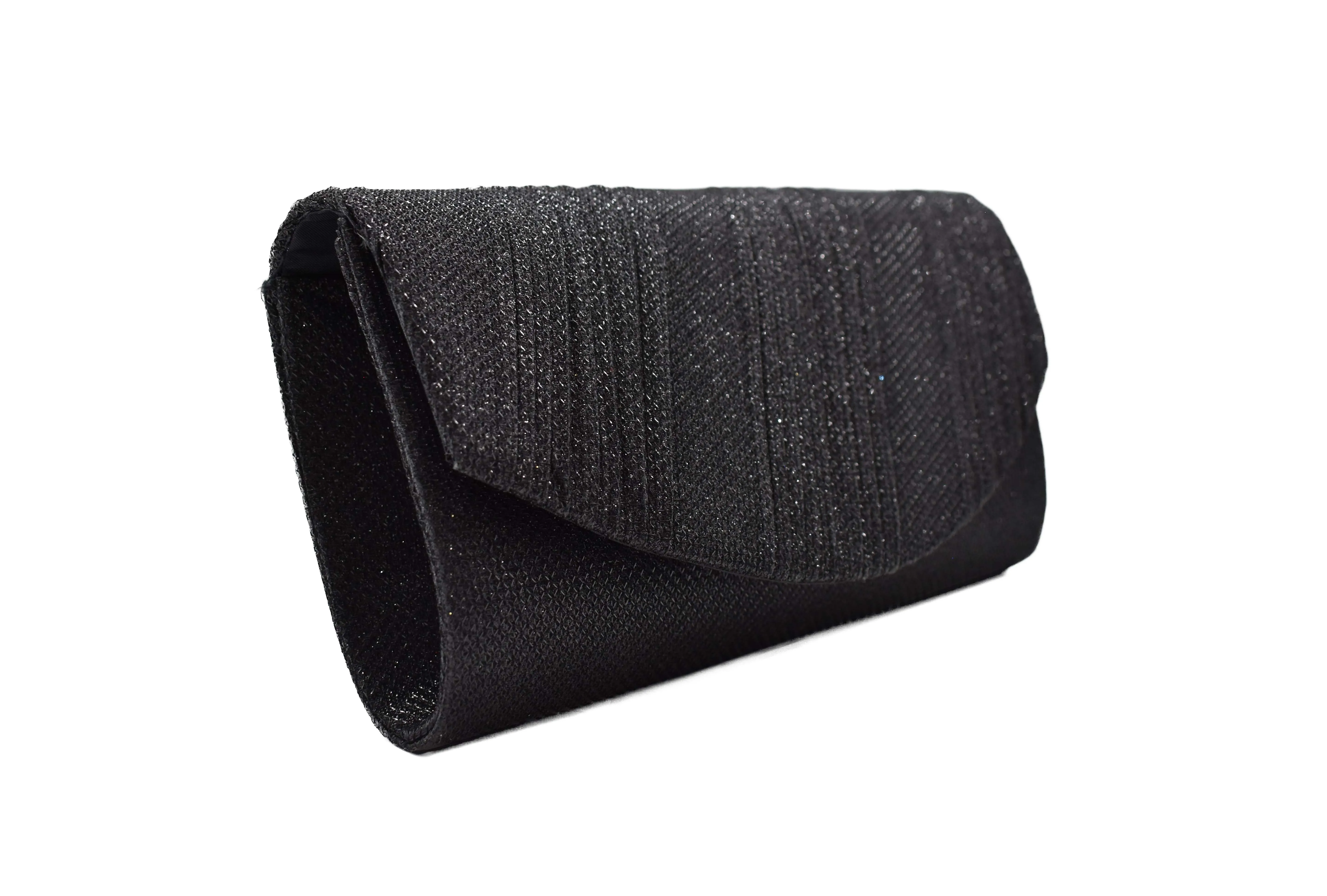  Bolsa clutch  con detalle de líneas.