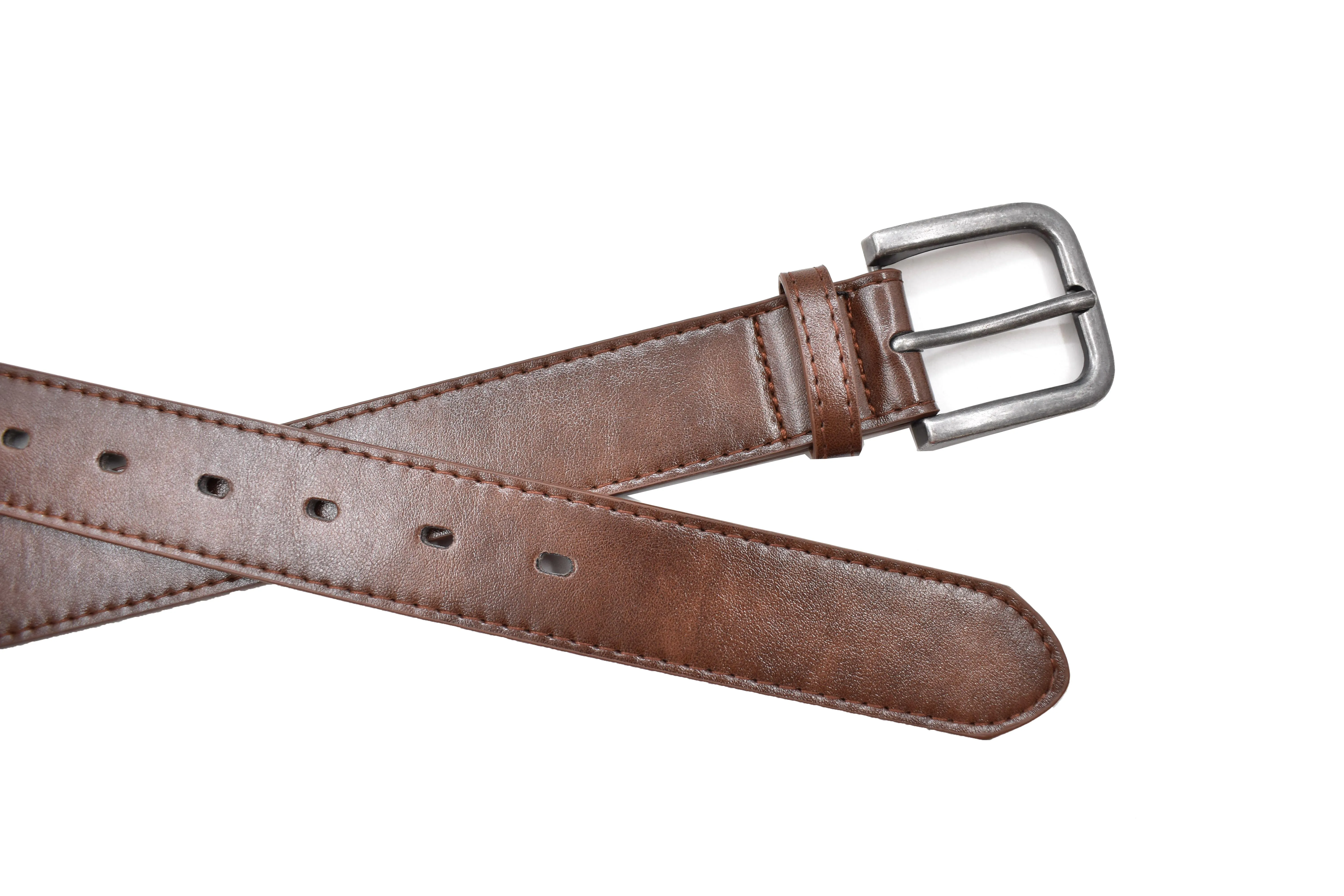 Cinturón  para hombre, hebilla cromada.