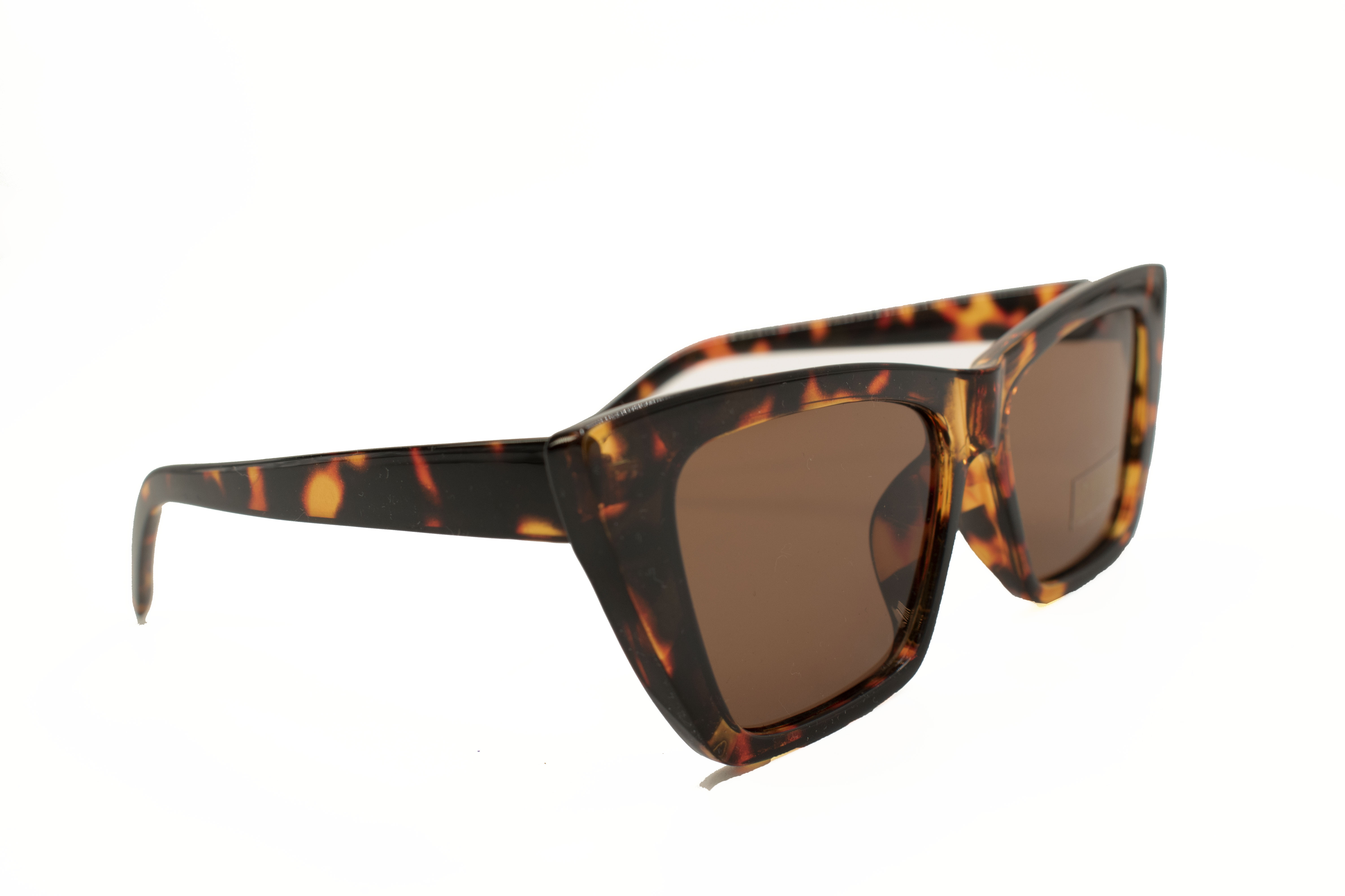 Lentes obscuros tipo ojo de gato para mujer