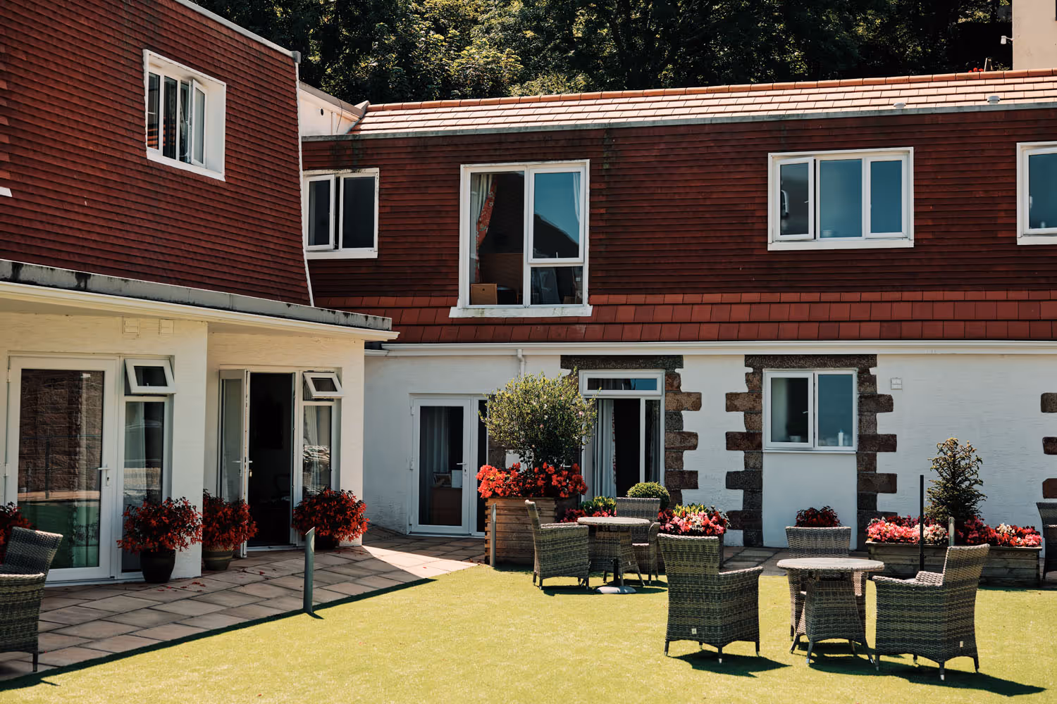 Cheval Roc terrace in the sun