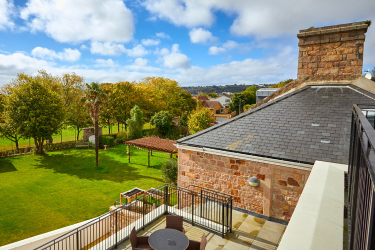 Great home settings and comfortable surrounds