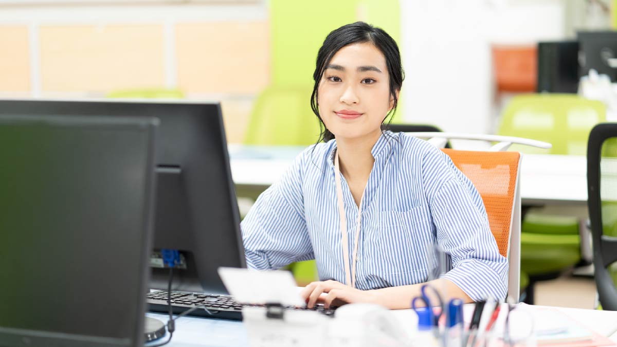 企業間取引まとめ_OKサインをする男性