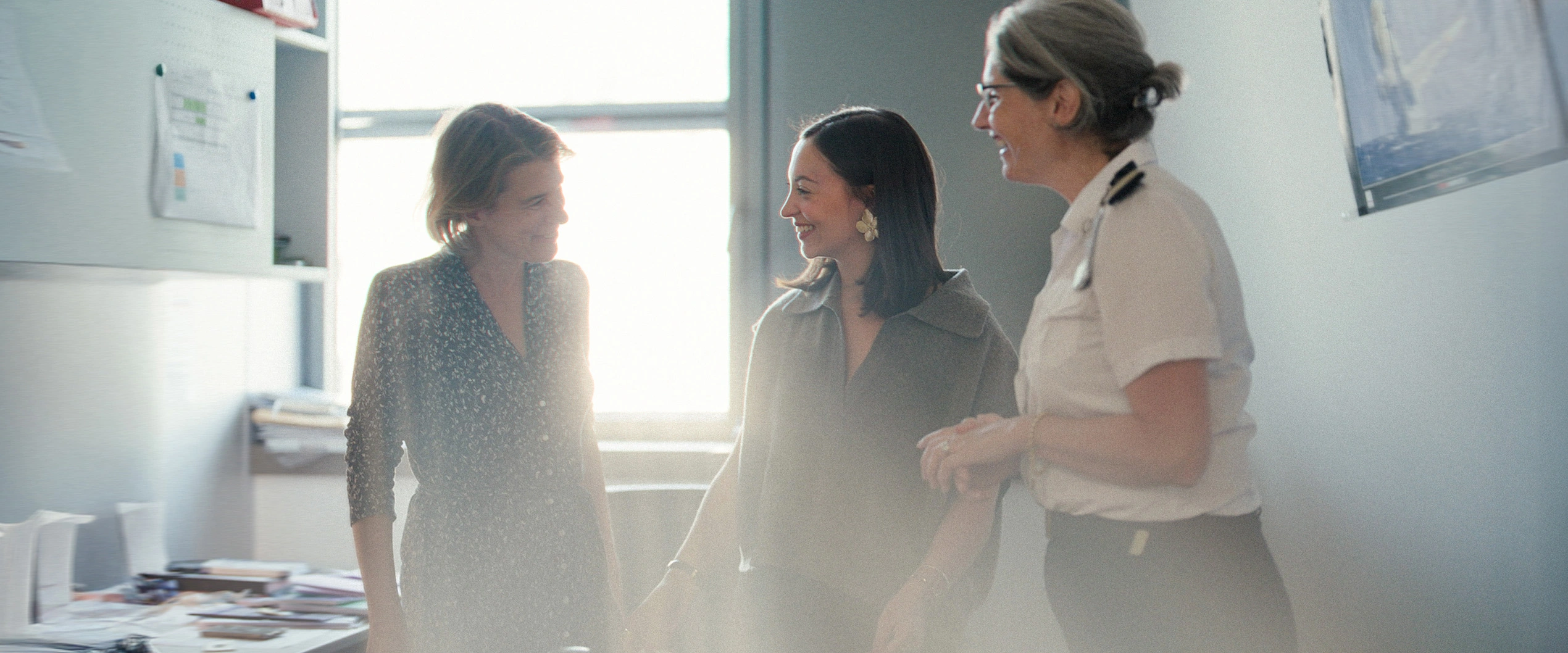 Civils de la défense - Trois femmes discutent