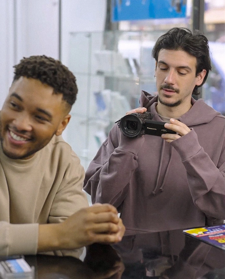 FASTT Jeune homme film son ami